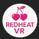 Ein Markenlogo von RedHeatVR mit weißem Hintergrund und einem pinken Doppel-Kirschsymbol. Es dient als Zeichen für die virtuellen Charakterarbeiten und Video-Serien der Marke.