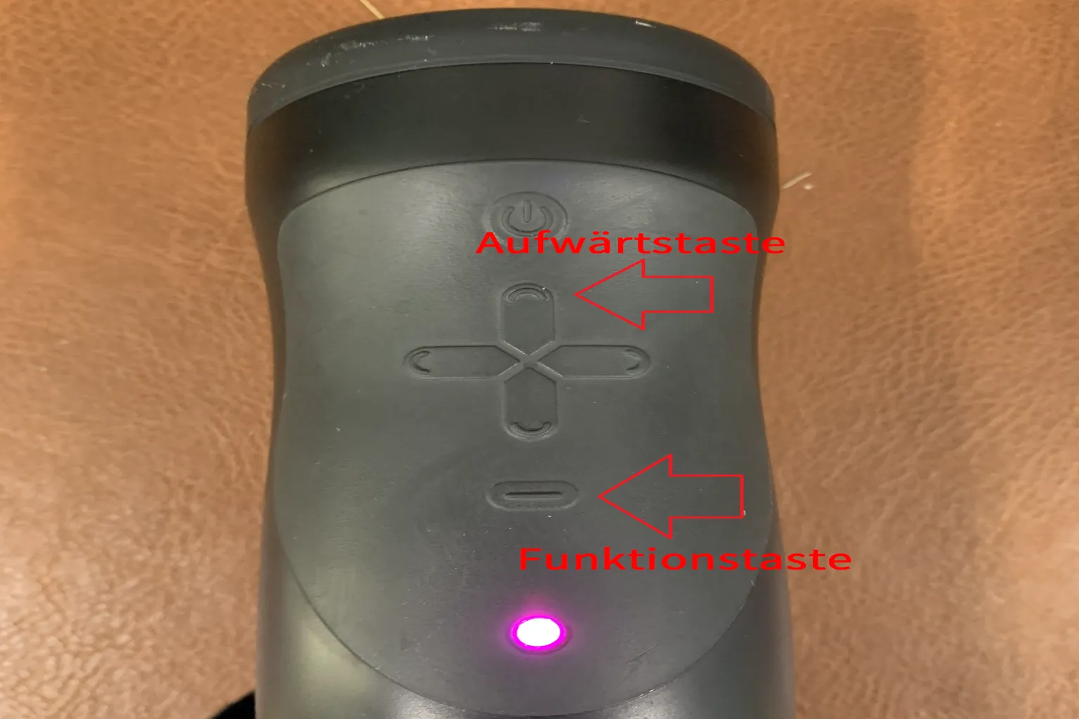 Das ist der Steuerbereich des The Handy Geräts. Du erkennst die Tasten für den Online-Modus und wie die Bedienelemente angeordnet sind.