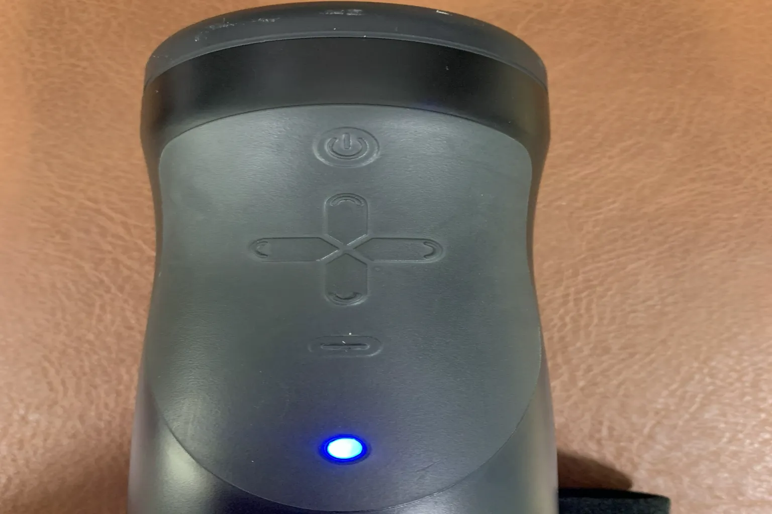 Die blaue LED am The Handy leuchtet. Das bedeutet, dass der Bluetooth-Modus aktiviert ist.
