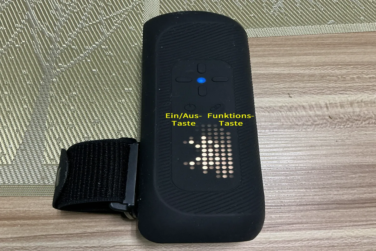 The Handy 2 Pro mit blau leuchtender Statusanzeige nach dem Einschalten.
