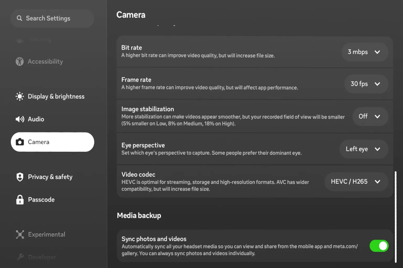 Meta Quest camera settings screen showing the default configuration set to left-eye capture, 60 fps, 1080p resolution, and a 14 Mbps bitrate.