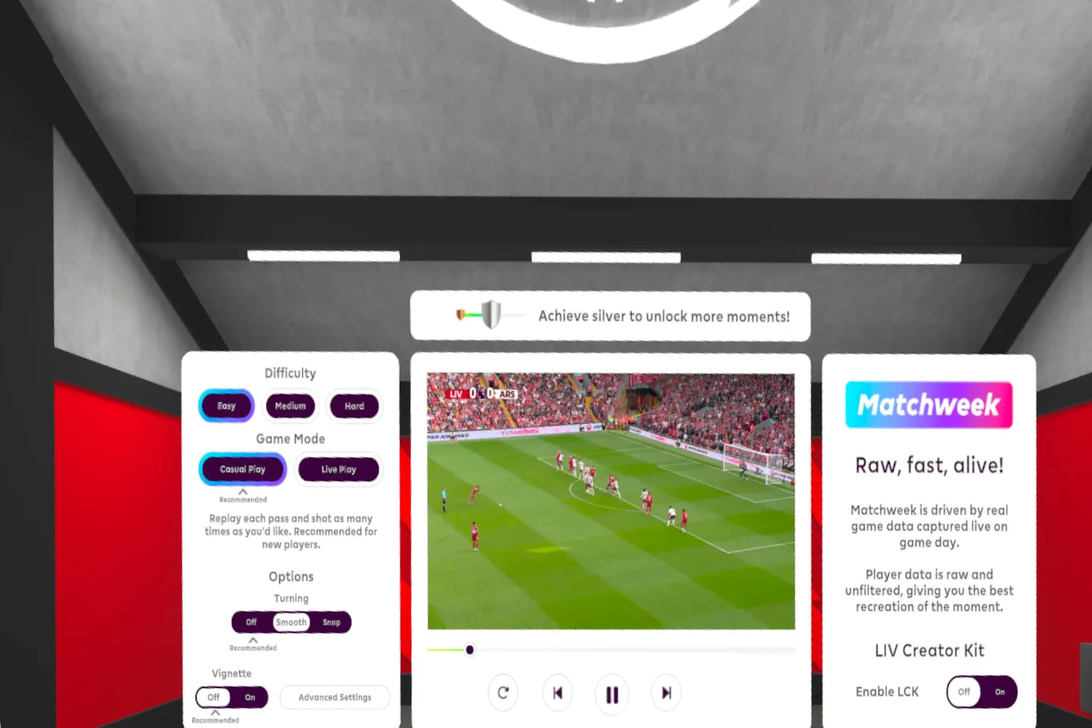 A replay video of a classic match is playing. On the right side of the screen, Chinese tips explain the goalkeeper’s positioning and reactions.