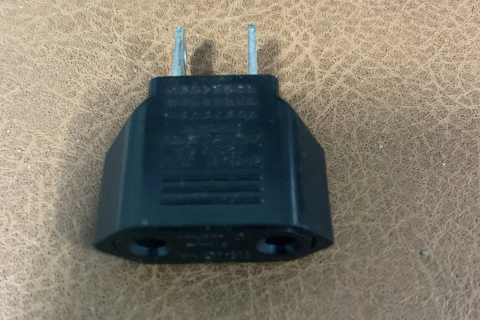 Adaptador de enchufe europeo a estadounidense para The Handy