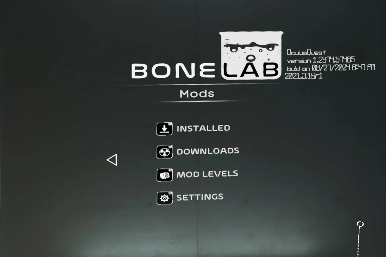 Menú Mods de BONELAB con las opciones Installed, Downloads, Mod Levels y Settings.