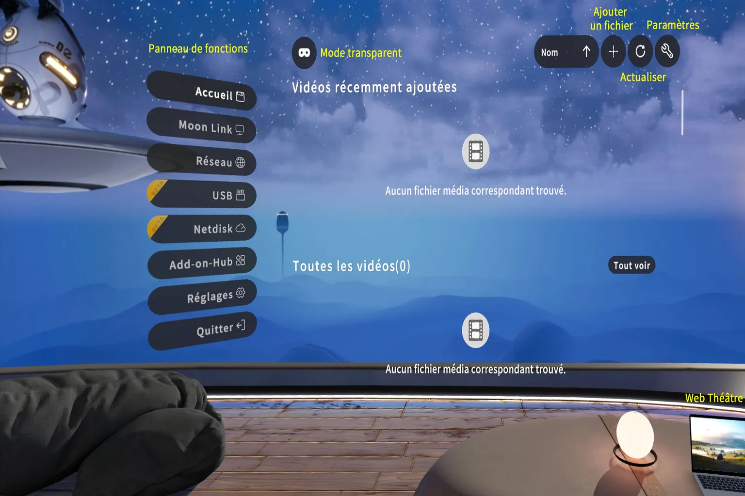 Interface principale de Moon VR Player dans un salon virtuel, avec le panneau de fonctions, le mode transparent et l’ajout de fichiers.
