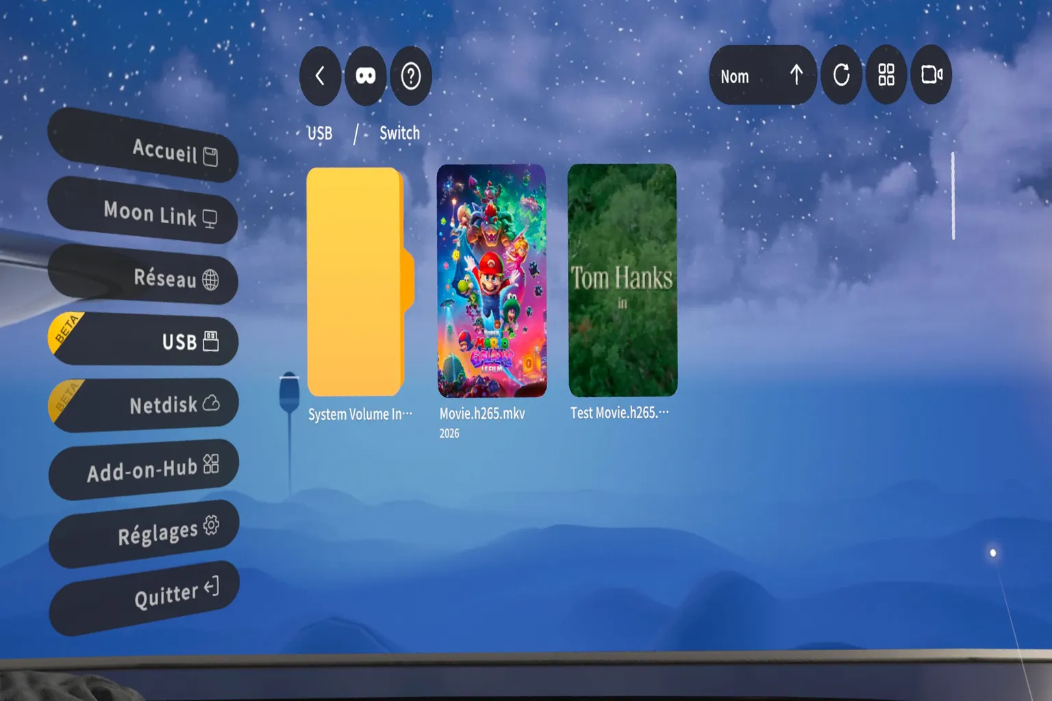 Moon VR affiche une clé USB détectée avec un dossier et plusieurs fichiers vidéo prêts à être lus dans le casque.