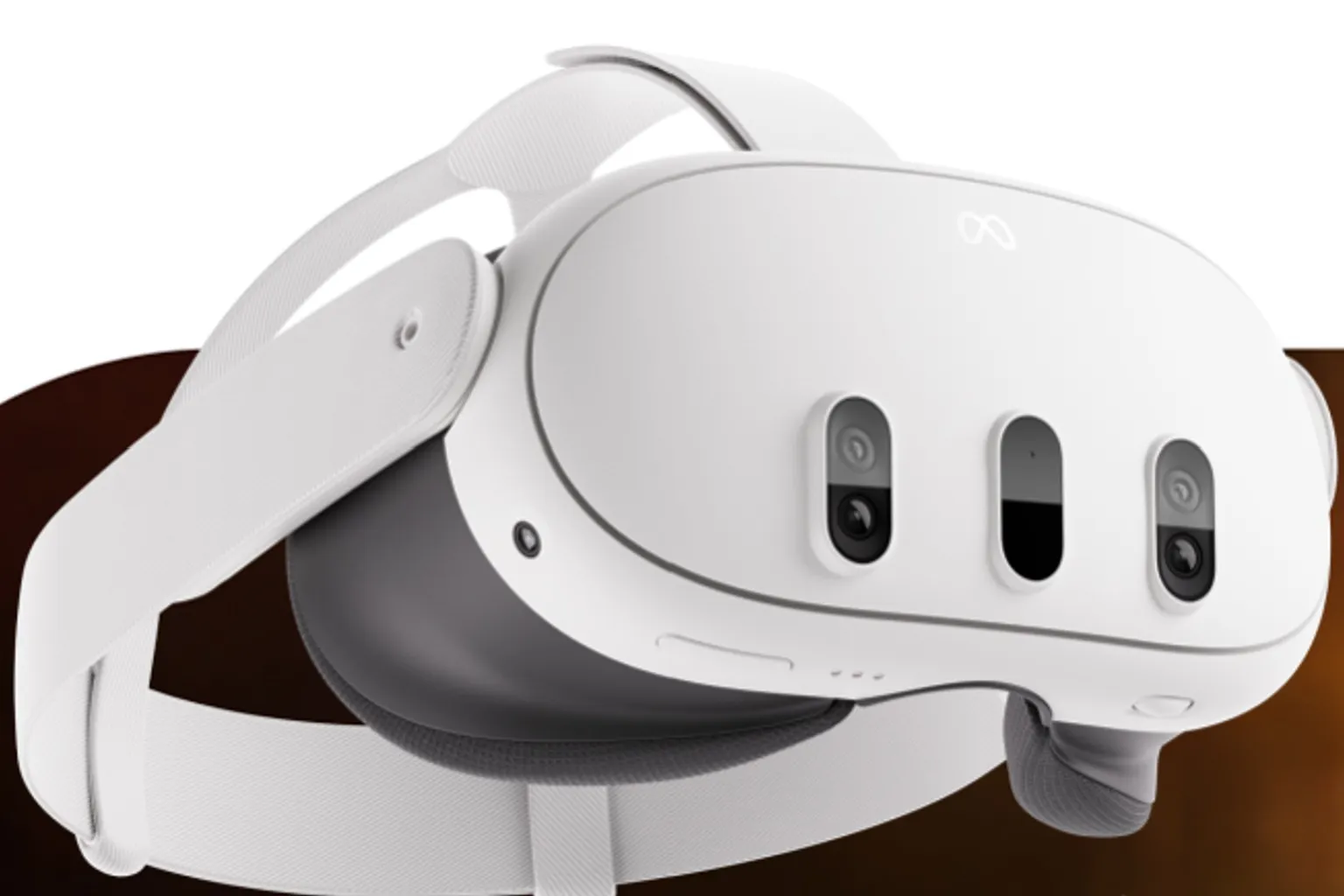 Vue rapprochée du Meta Quest 3 montrant les capteurs frontaux et la sangle du casque VR.