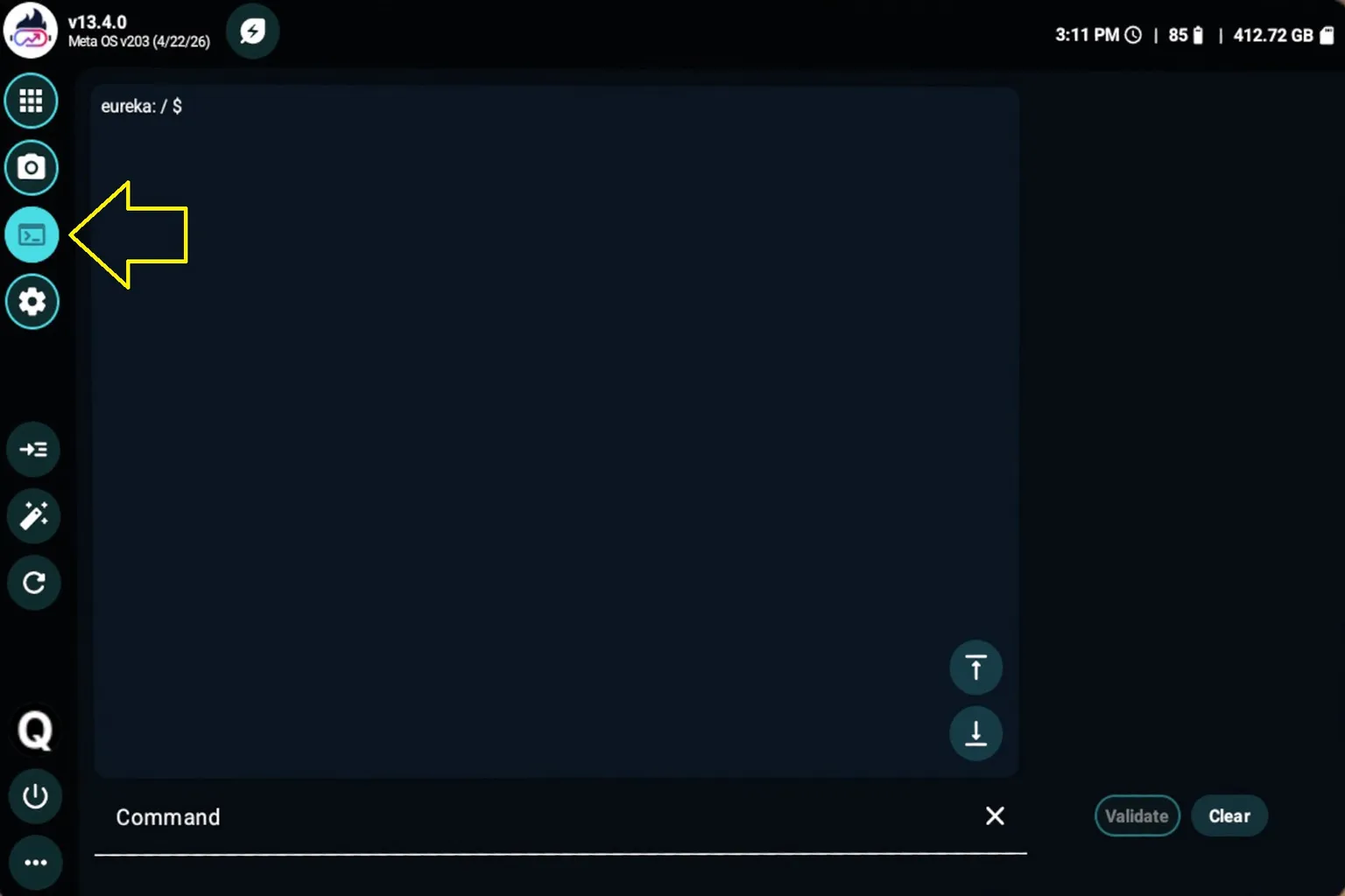 QGO に内蔵された ADB ターミナル機能の画面に、デバイスのルートディレクトリへアクセスした状態が表示され、これからコマンドを入力しようとしている。