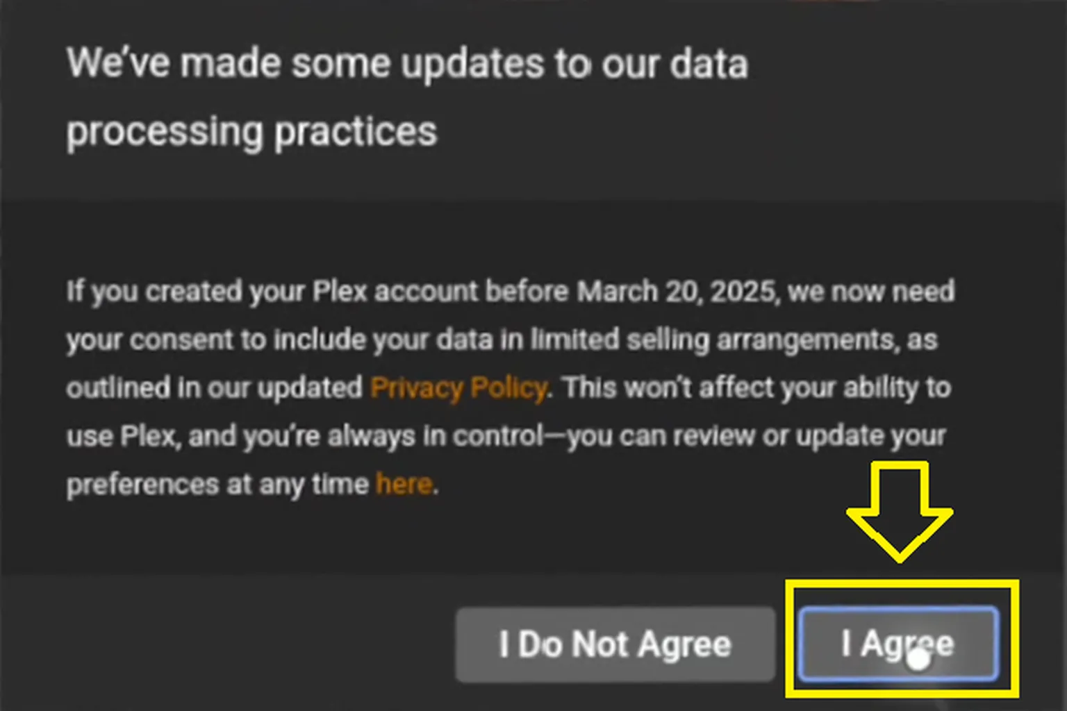Plex がプライバシーポリシーの更新通知を表示し、同意ボタンを押さないとコンテンツを視聴できないようになっている。