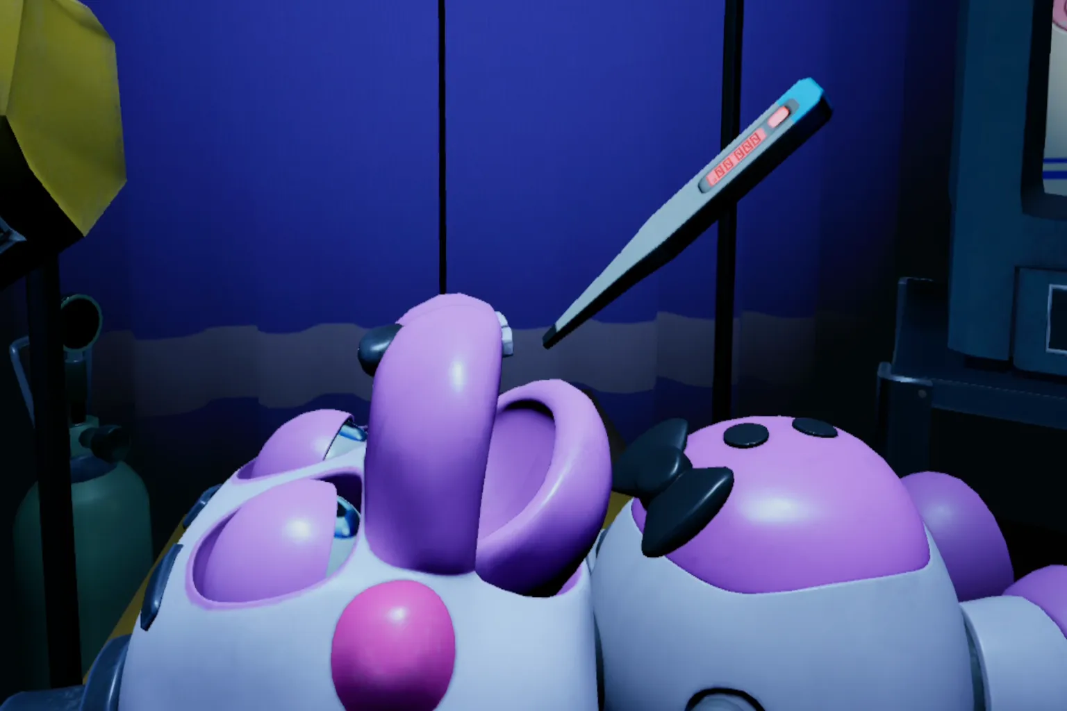 Helpy を治療する至近距離のシーン。プレイヤーが温度計を使って Helpy の顔を診察している。照明は少し暗め