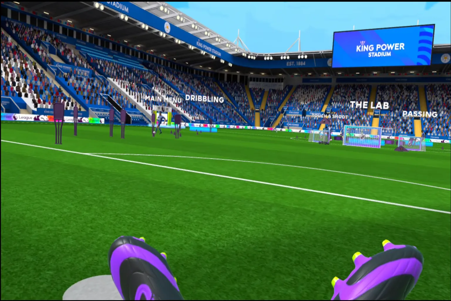 熱身大廳環境，場地標示各練習區域如 Dribbling、The Lab、Passing 等