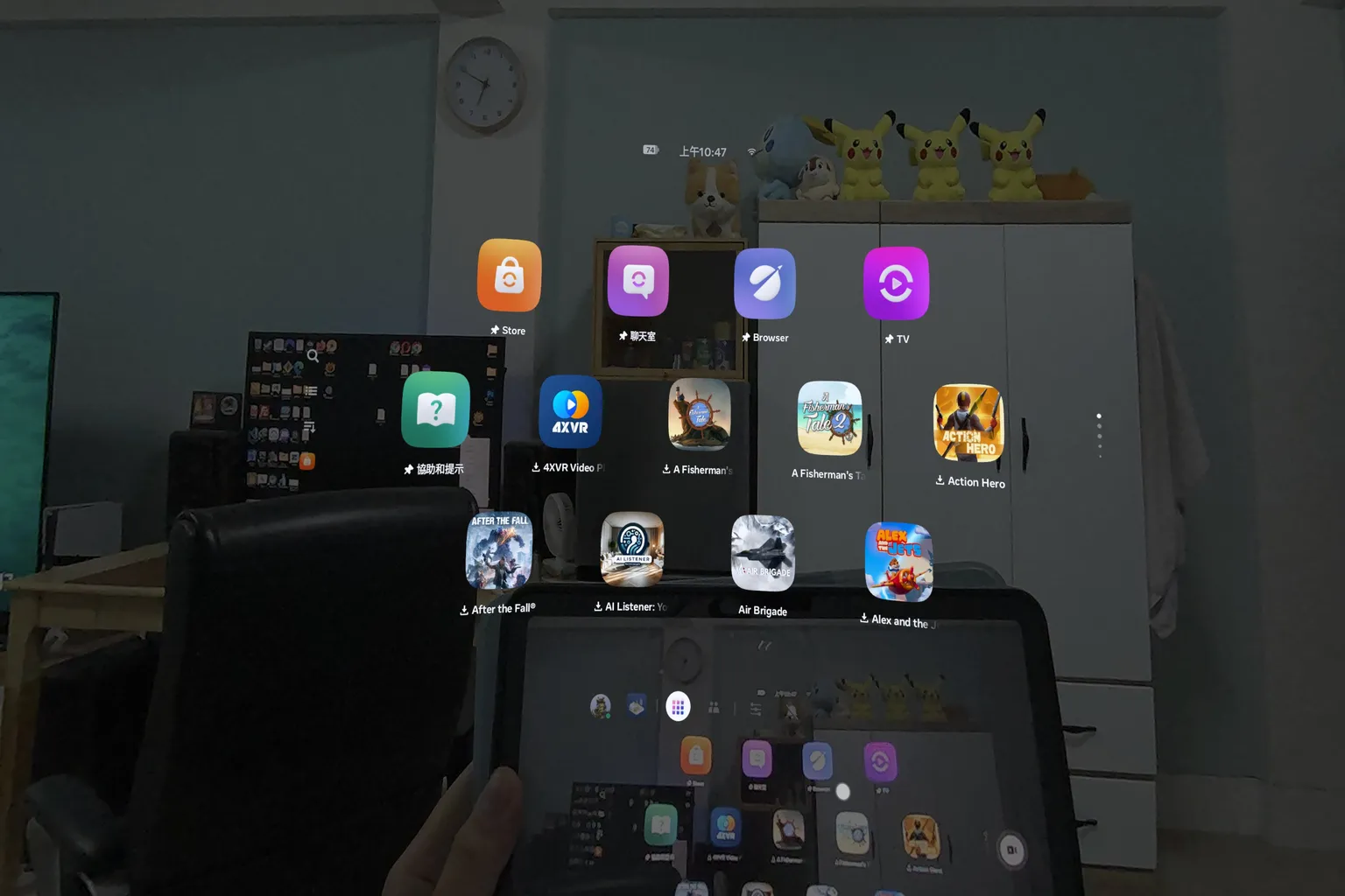 行動裝置上顯示 Meta Quest 投放畫面,VR 內的應用程式選單同步出現在手機畫面中