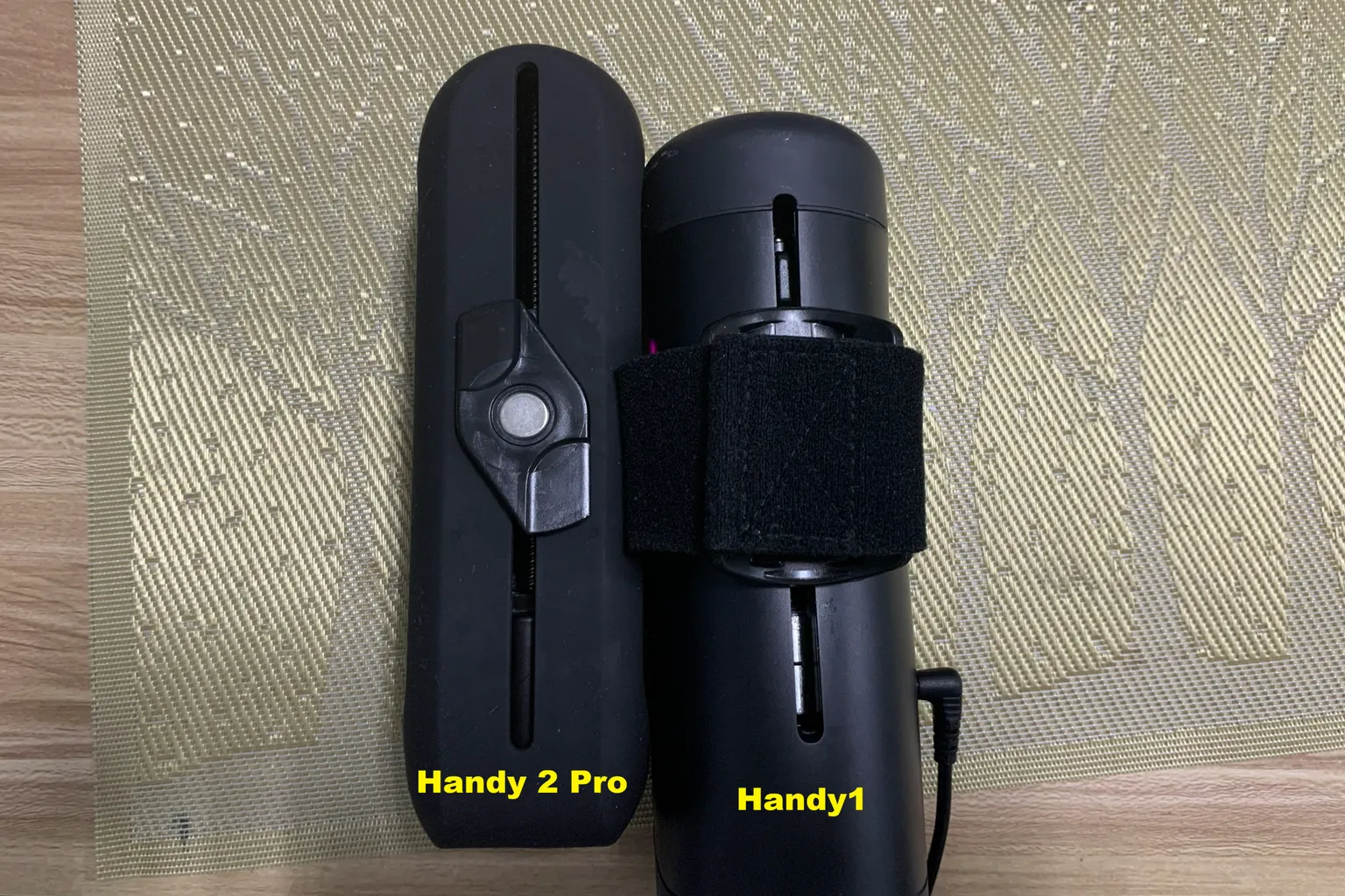 The Handy 1 與 The Handy 2 Pro 滑軌結構比較,展示兩代行程軌道與固定機構差異。