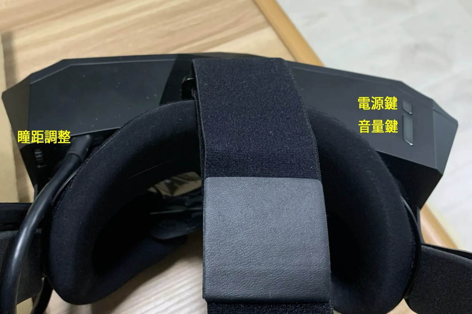 Pimax VR 頭戴裝置的頭帶、後腦支撐與配戴調整區域